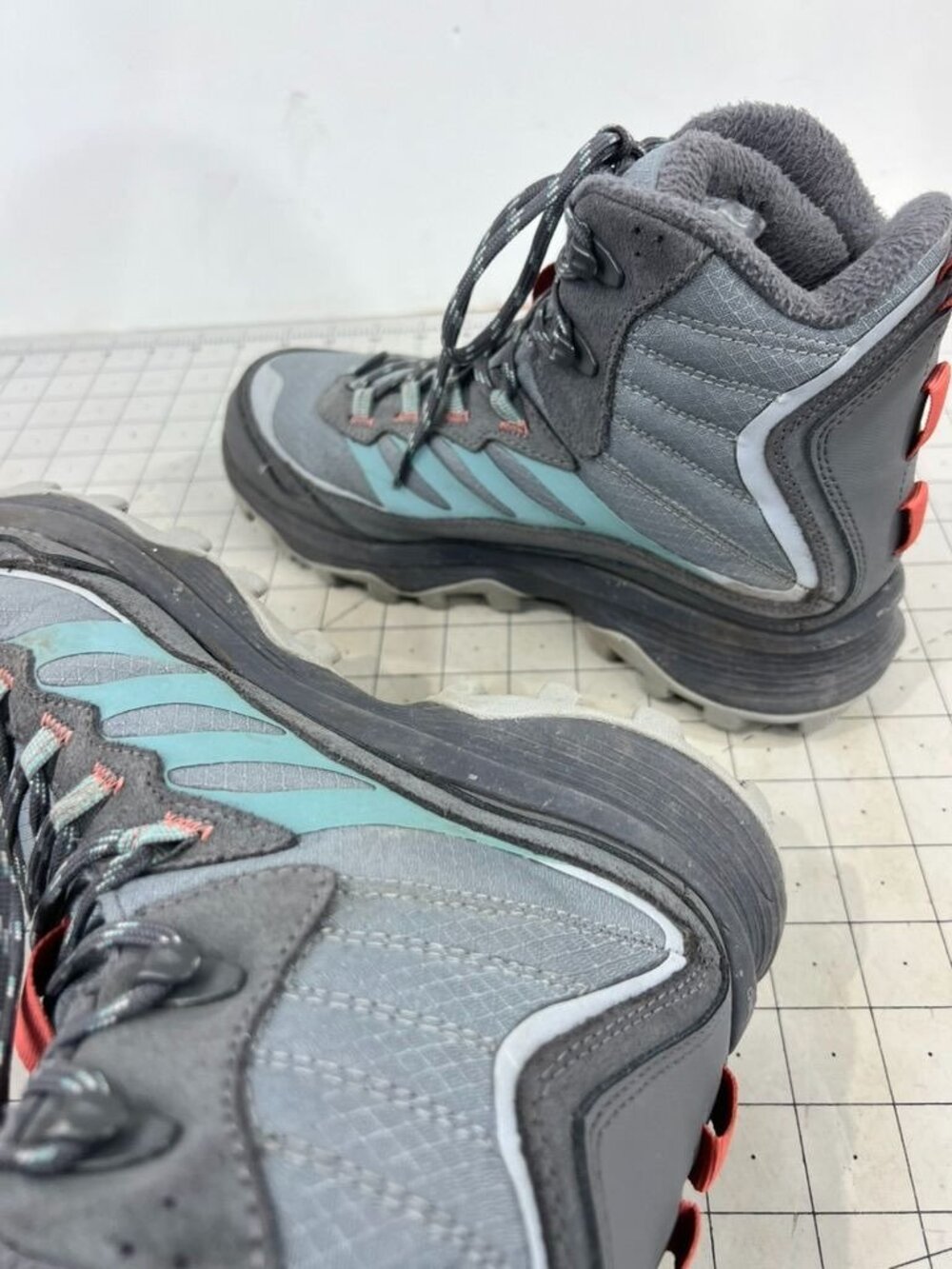 Merrell Women’s Waterproof Hiking Boots Vibram Sole Sz 9.5 US Gray & Red J067016 - Picture 7 of 11
